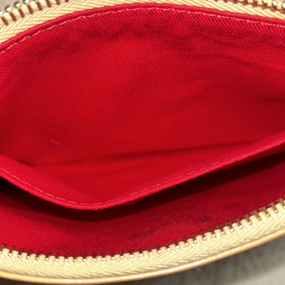 Beautiful Dooney & Bourke Large Slim Wristlet - Picture 5 of 9